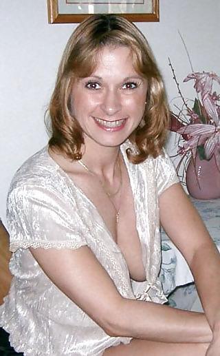25P Matures loves to show theire tits I