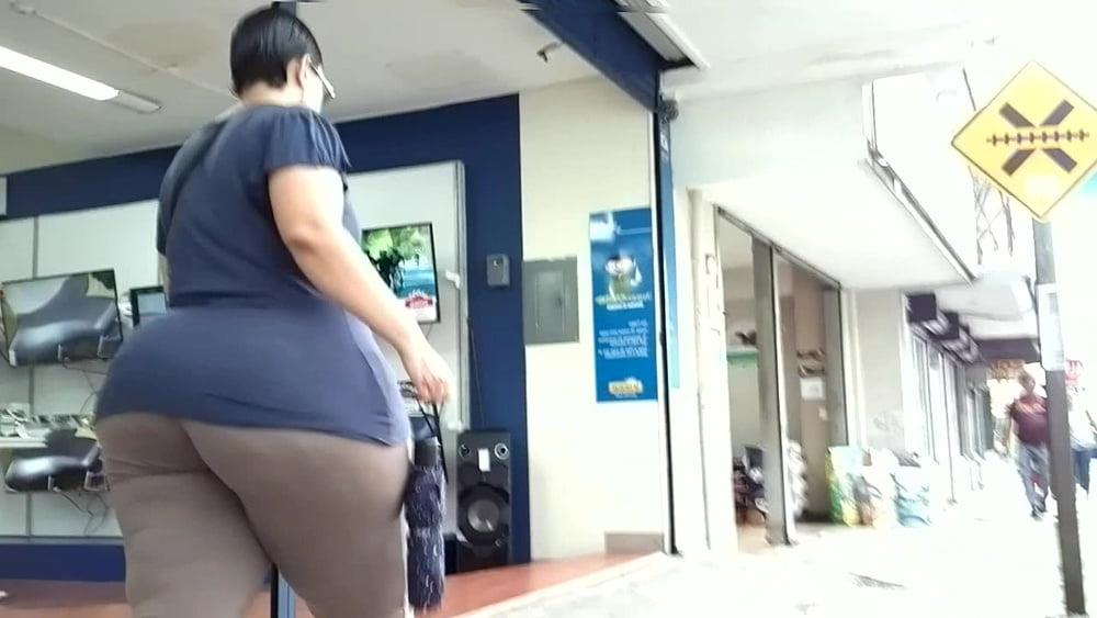 25P WIDE ASS FROM THE SLUMS BEGGING FOR FAT VEINY COCK
