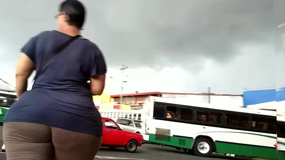 25P WIDE ASS FROM THE SLUMS BEGGING FOR FAT VEINY COCK