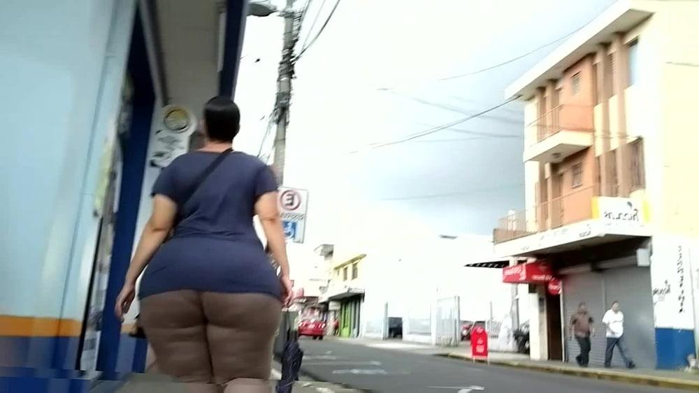 25P WIDE ASS FROM THE SLUMS BEGGING FOR FAT VEINY COCK