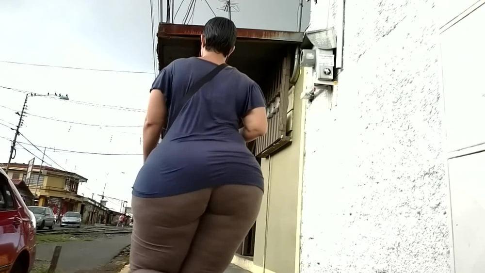 25P WIDE ASS FROM THE SLUMS BEGGING FOR FAT VEINY COCK