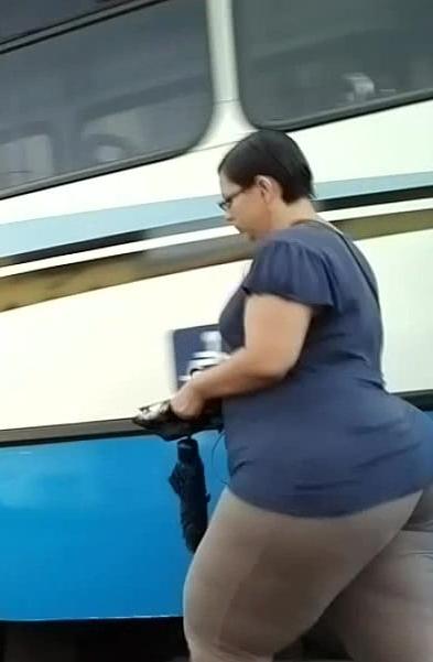 25P WIDE ASS FROM THE SLUMS BEGGING FOR FAT VEINY COCK
