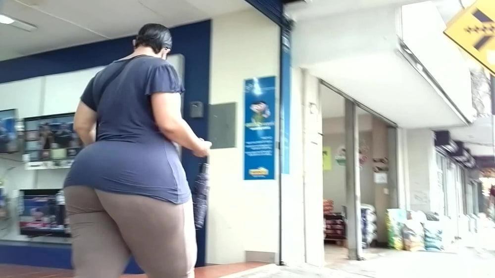 25P WIDE ASS FROM THE SLUMS BEGGING FOR FAT VEINY COCK