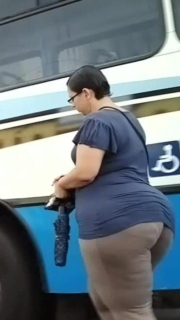 25P WIDE ASS FROM THE SLUMS BEGGING FOR FAT VEINY COCK