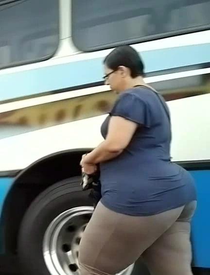 25P WIDE ASS FROM THE SLUMS BEGGING FOR FAT VEINY COCK