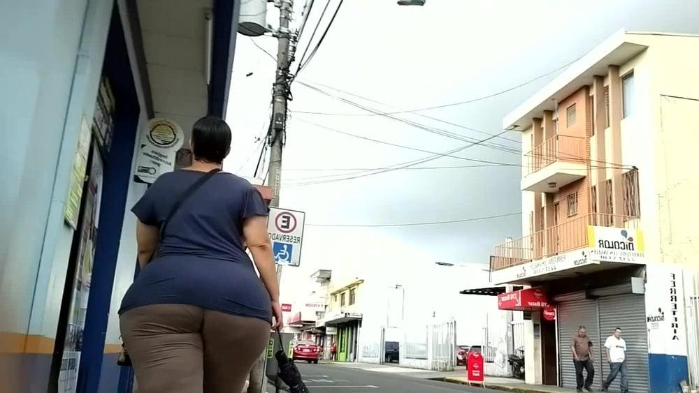 25P WIDE ASS FROM THE SLUMS BEGGING FOR FAT VEINY COCK