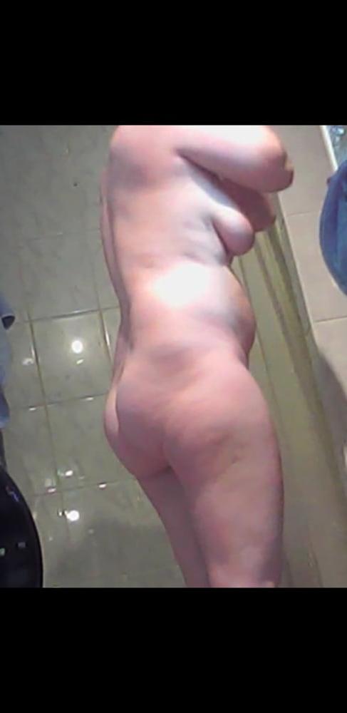 25P Spider wife dresroom beatiful tits and ass and pussy hairy