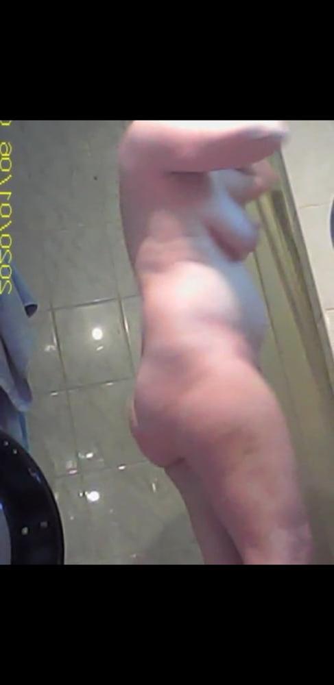 25P Spider wife dresroom beatiful tits and ass and pussy hairy