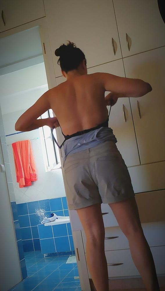 25P Wife spied on vacation