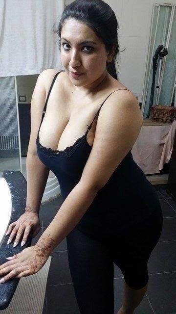 25P fat pakistan milf big boob exposed