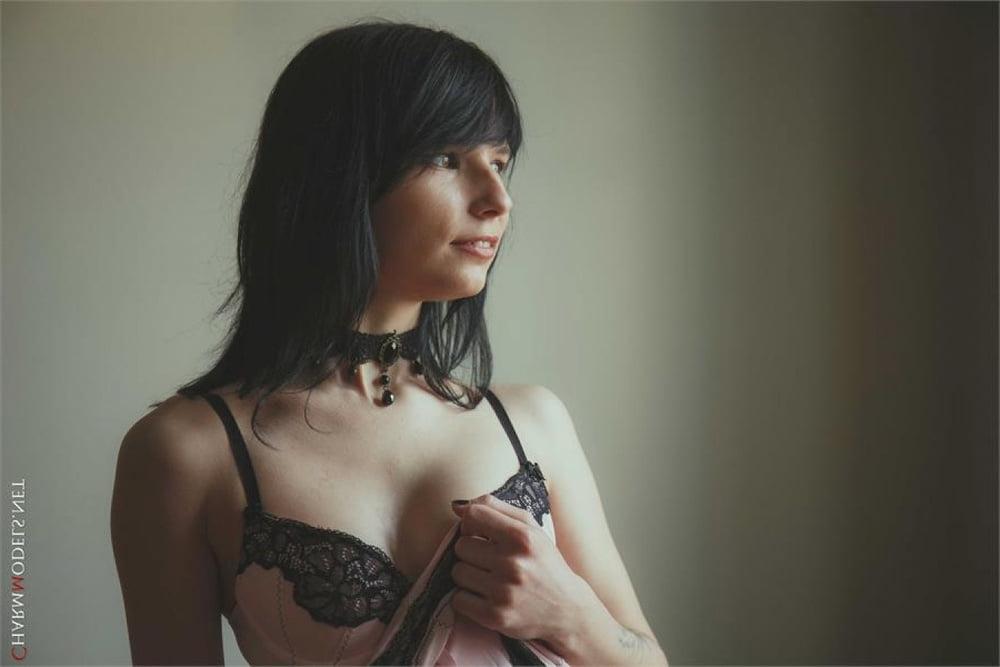 16P Voodoo glamour babe in sexy lingerie Charmmodels