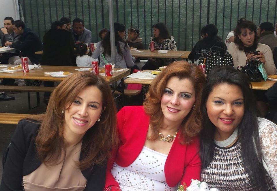 25P Christian wife with her friends