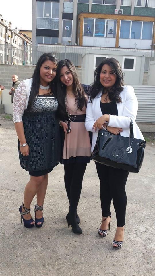 25P Christian wife with her friends