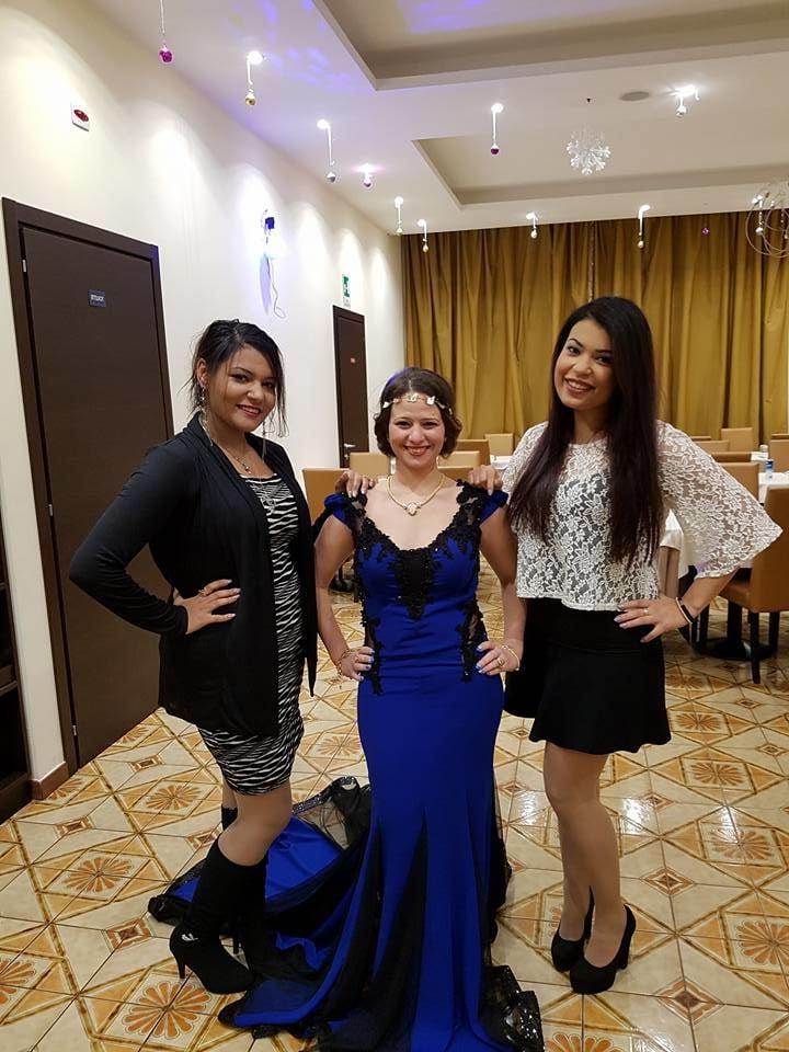 25P Christian wife with her friends