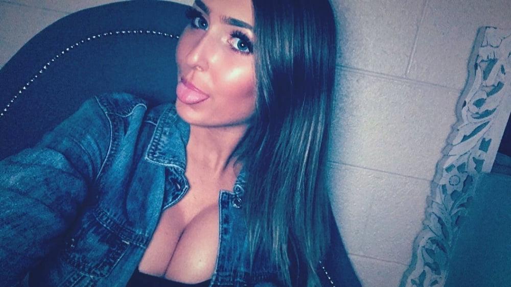 25P Beautiful Bimbo Burke