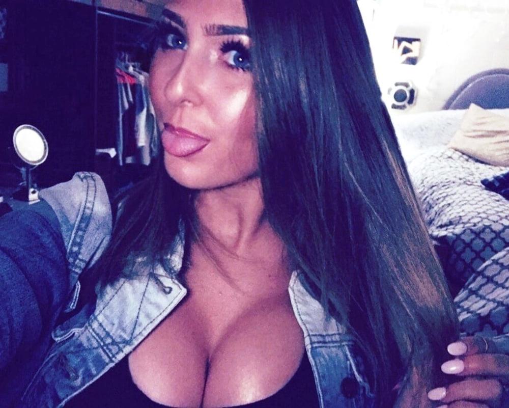 25P Beautiful Bimbo Burke