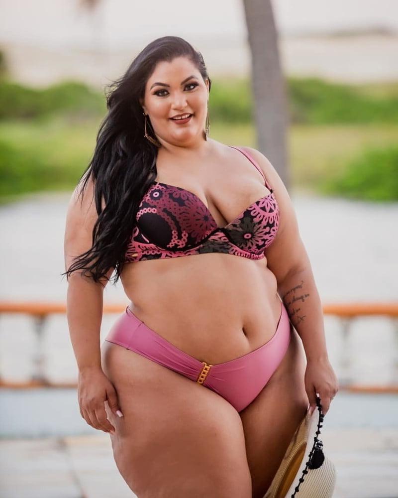 25P Plus size and curvy