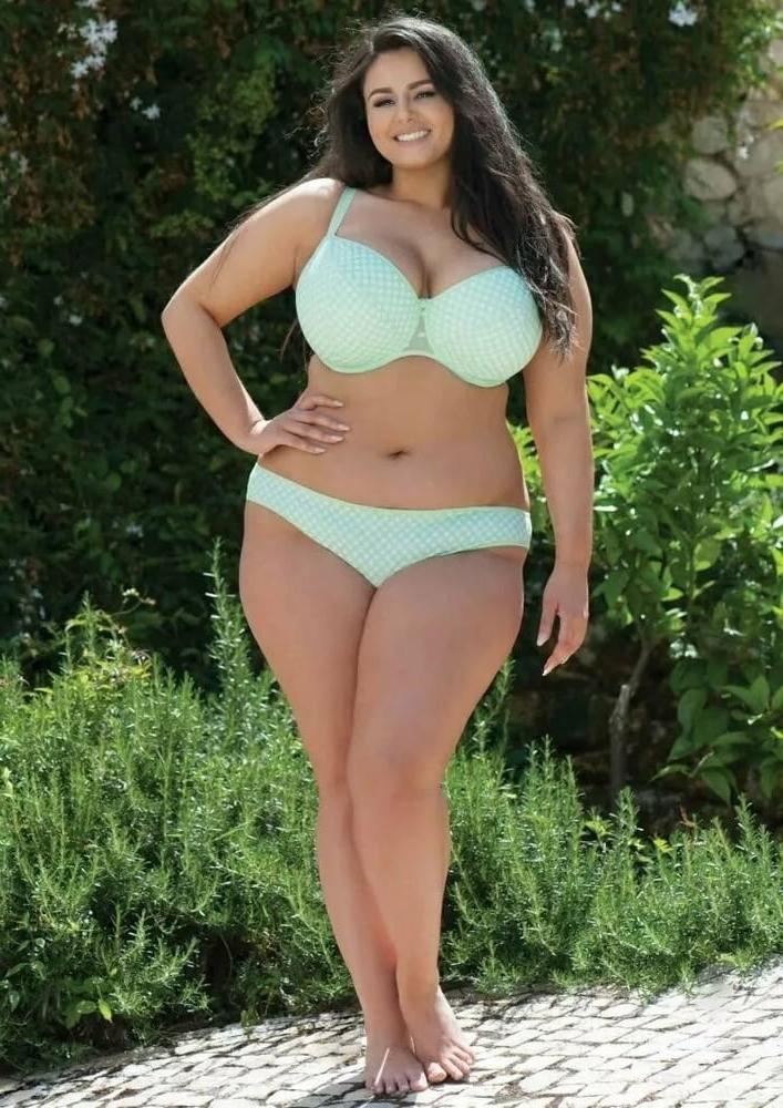 25P Plus size and curvy
