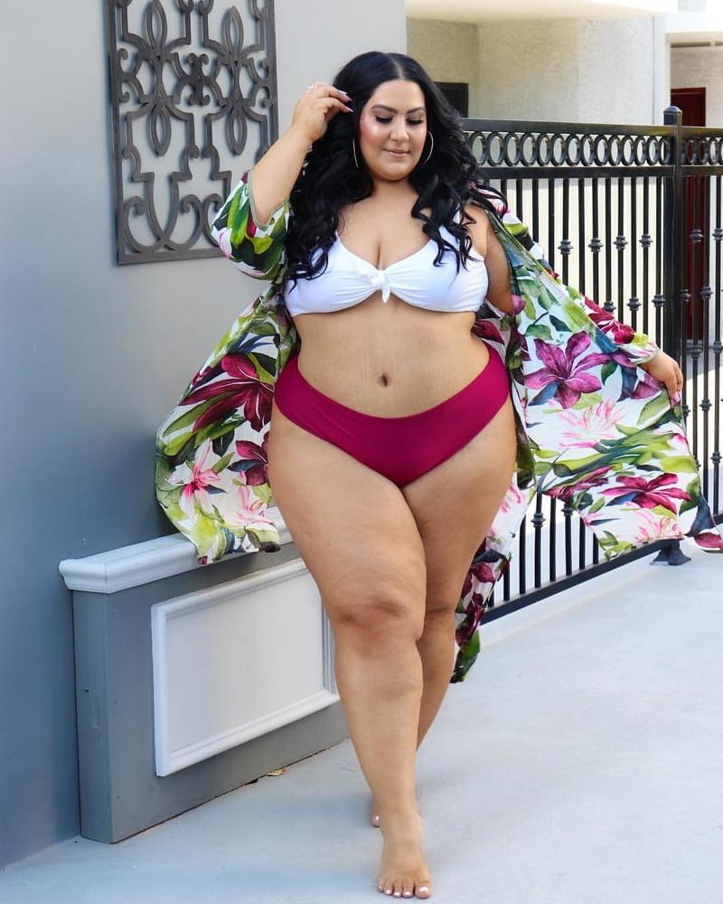 25P Plus size and curvy