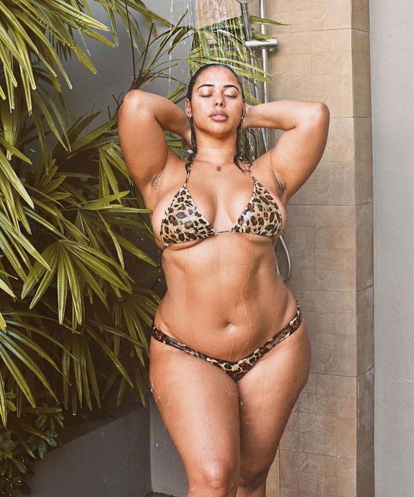25P Plus size and curvy