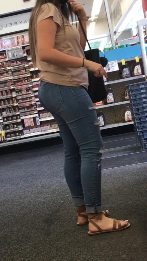 25P Terrific Latina Ass in tight jeans