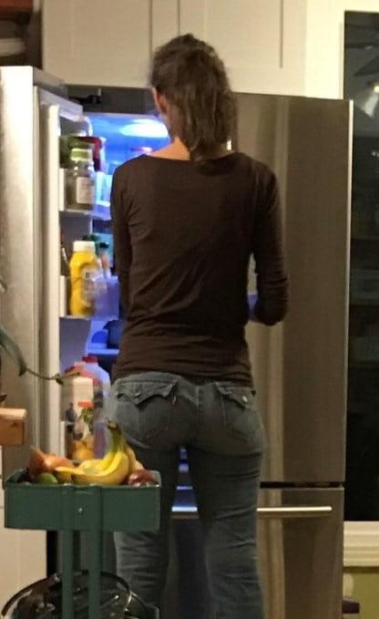 25P Sexy matures in jeans 2