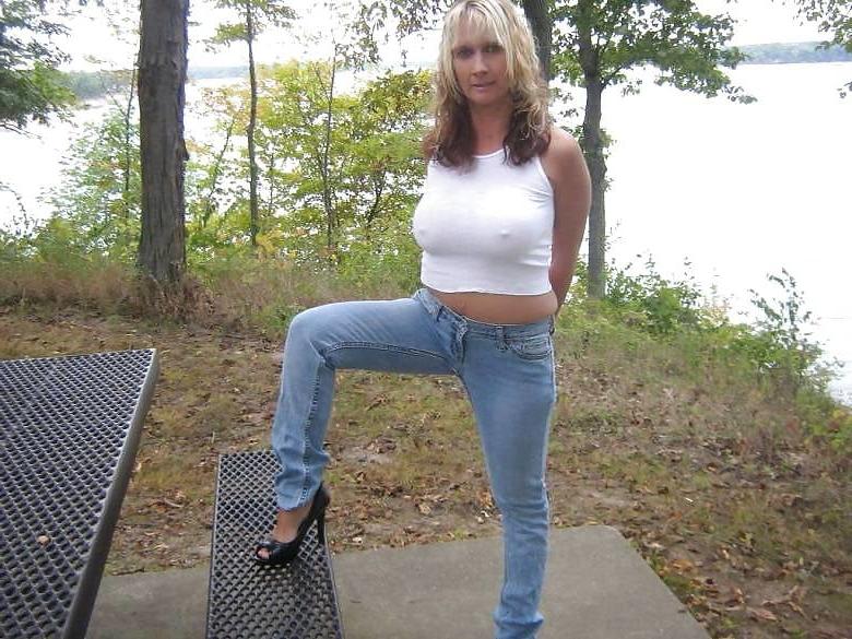 25P Sexy matures in jeans 2