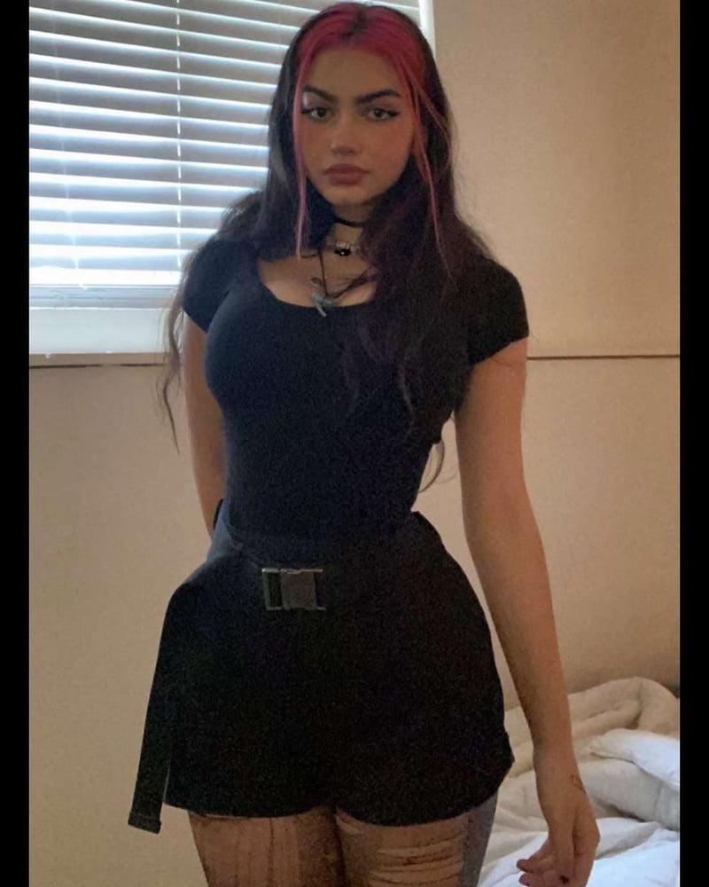 19P Sexy curvy slut