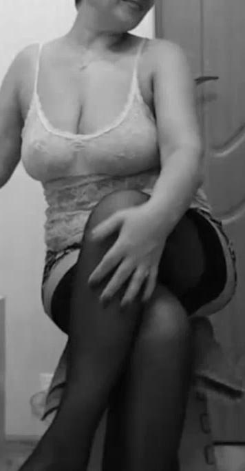 21P My wife upskirt III. Selfies