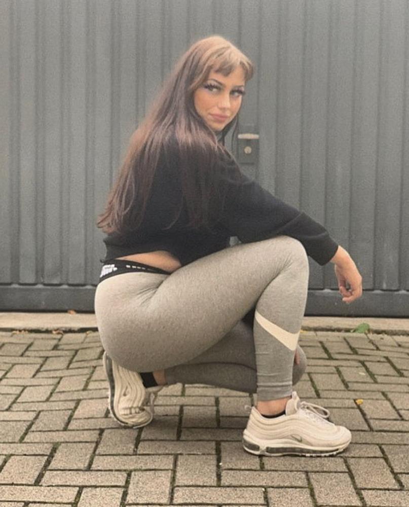 24P German Fat Ass Teen