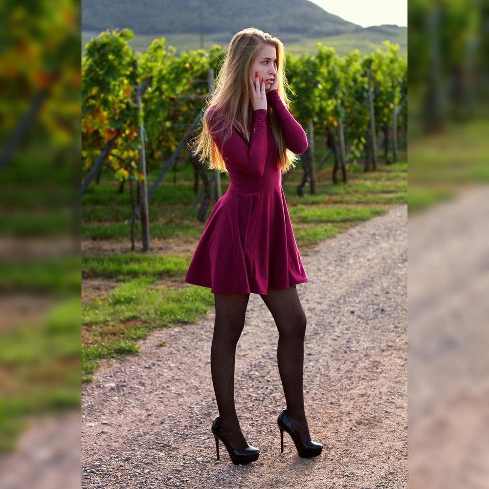 25P Young Model Woman Loving Pantyhose
