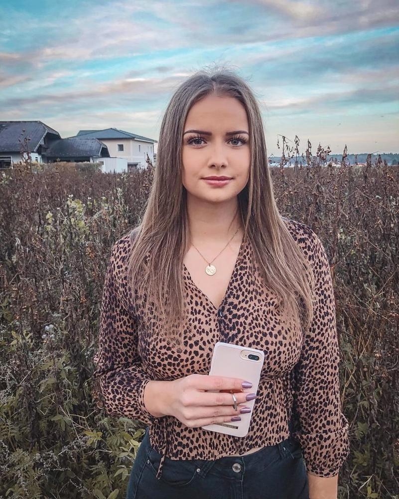 25P Laura - Curvy BBW Instagram Babe - Thick Legs Big Tits &amp; Ass