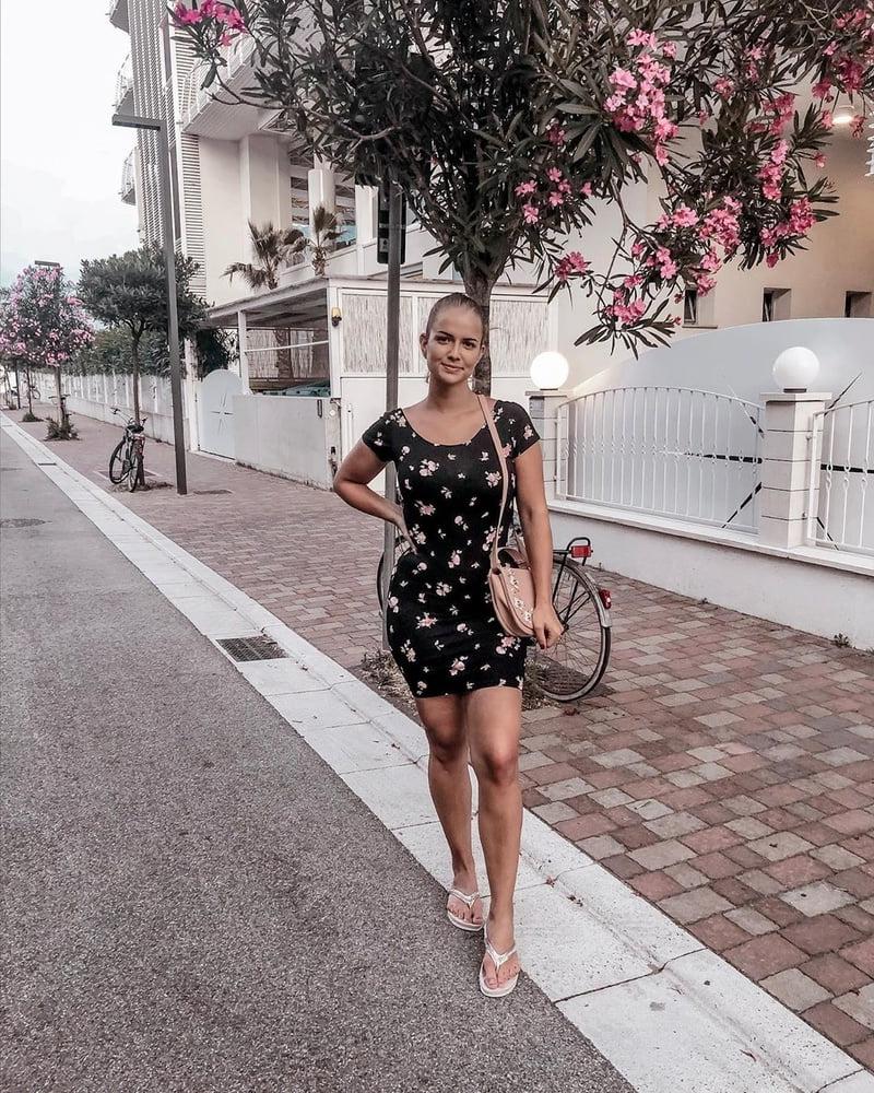 25P Laura - Curvy BBW Instagram Babe - Thick Legs Big Tits &amp; Ass