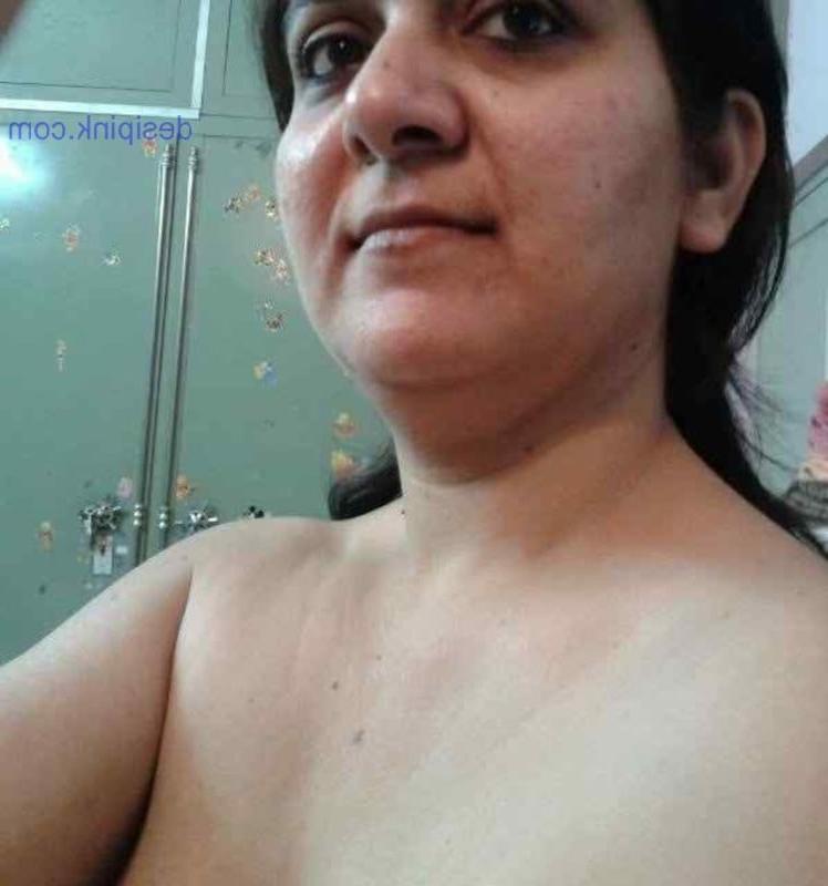 11P Desi matuer wife poonam