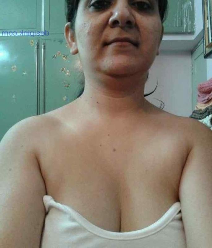 11P Desi matuer wife poonam
