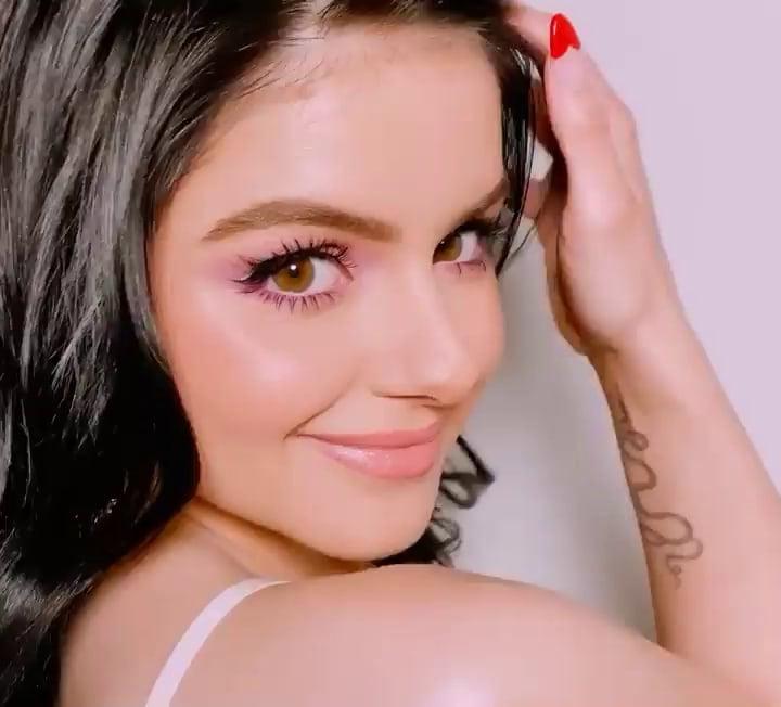25P Ariel Winter Jerk Off