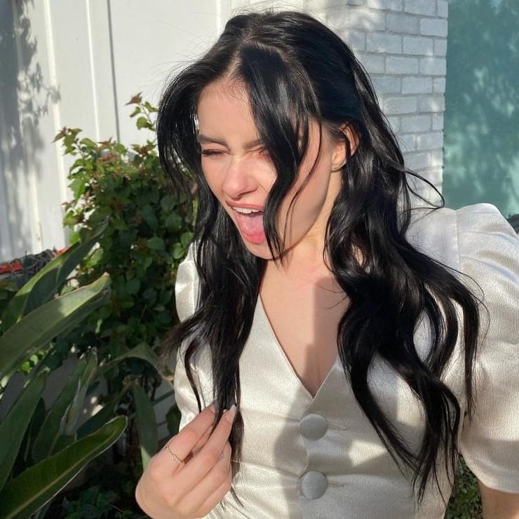 25P Ariel Winter Jerk Off