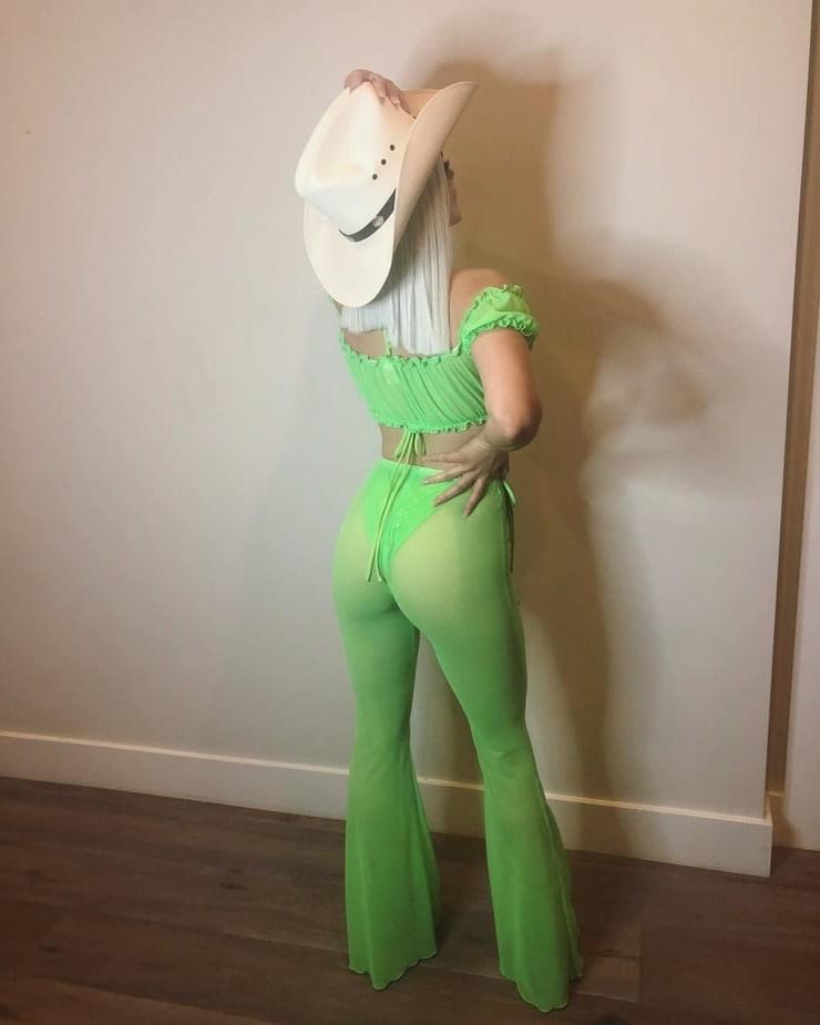 25P Ariel Winter Jerk Off