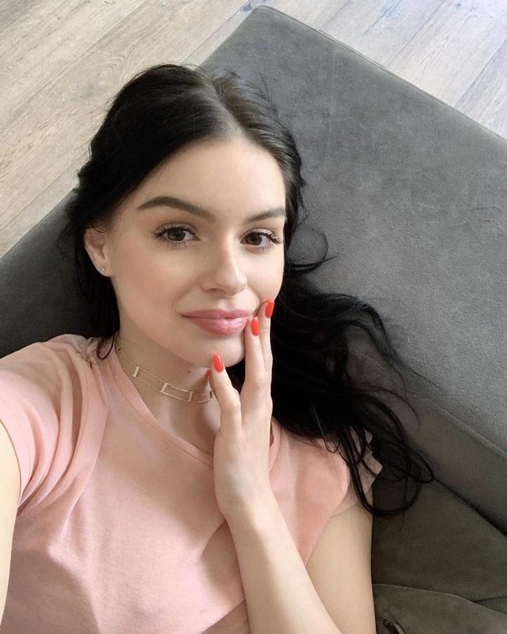 25P Ariel Winter Jerk Off