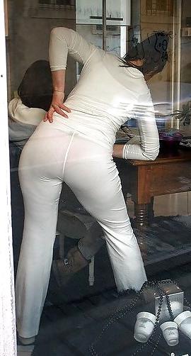 25P visible thong