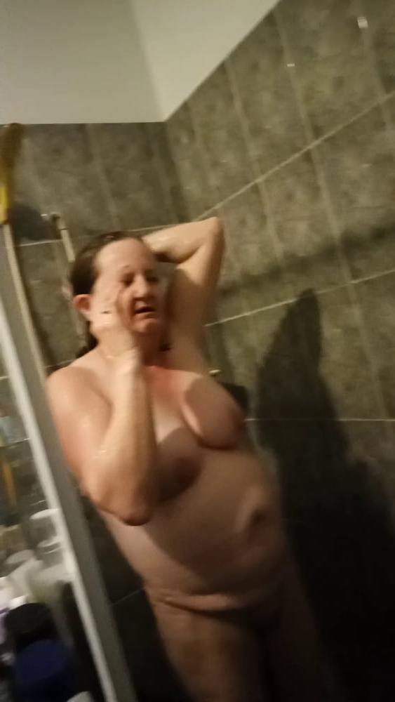 9P wife in shower