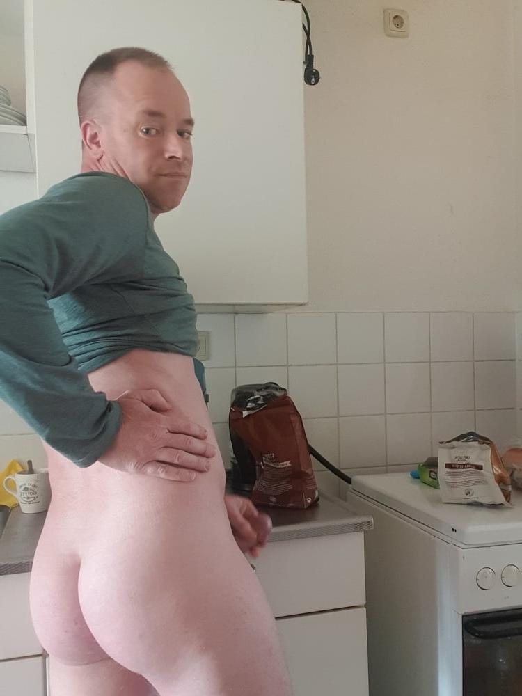 24P Gay nudist
