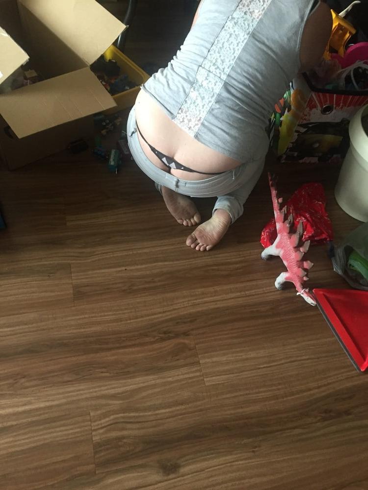 25P Thong exposed