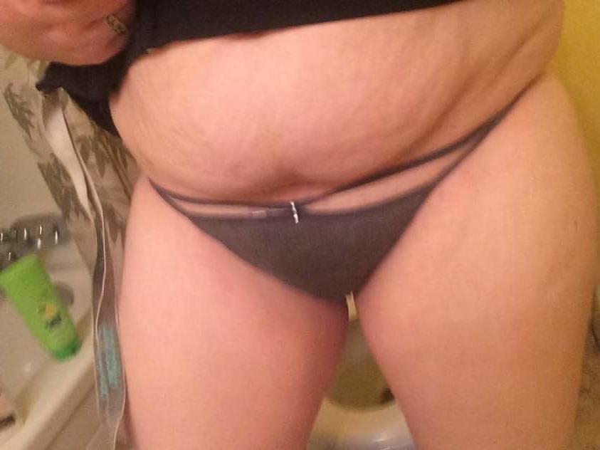 25P Thong exposed