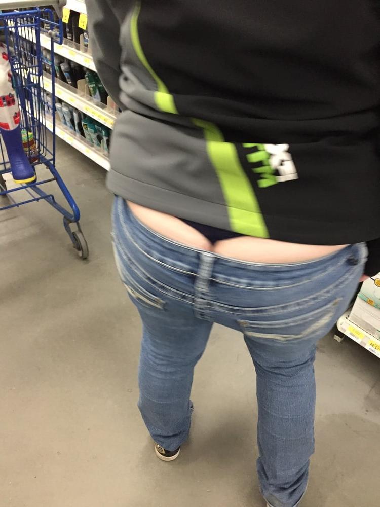 25P Thong exposed