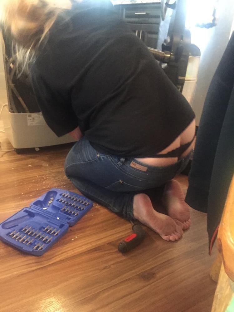 25P Thong exposed