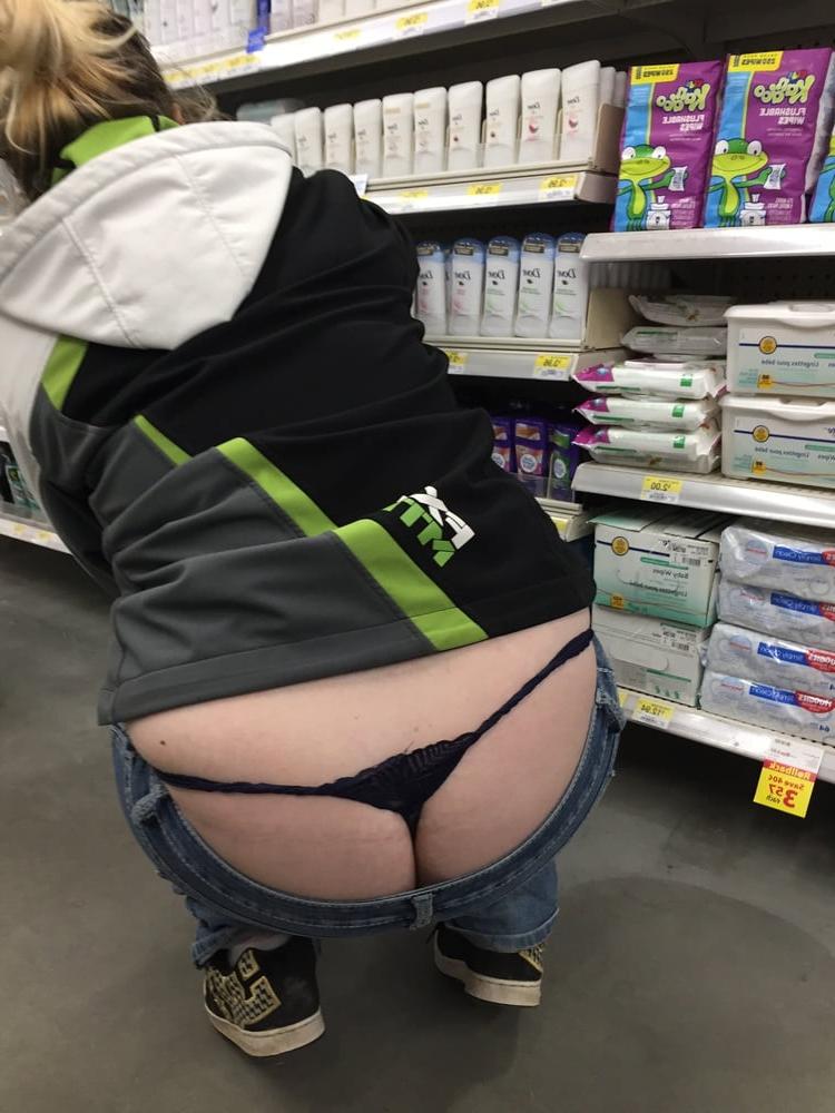 25P Thong exposed