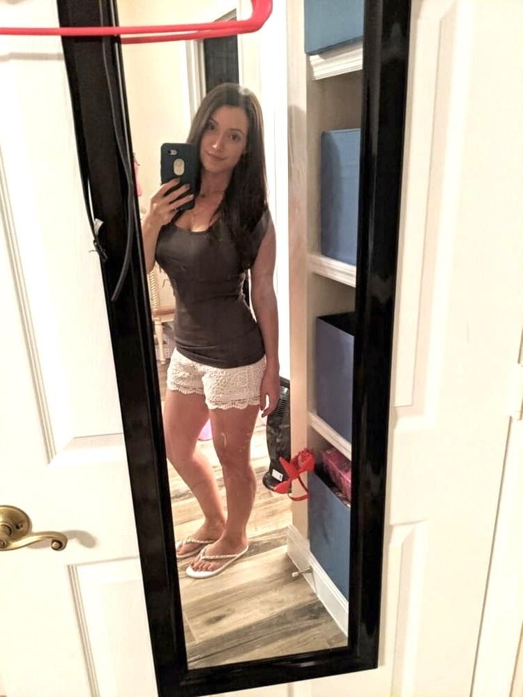25P Sexy Curvy Latina MILF Big Tits Thick Thighs Curvy Body