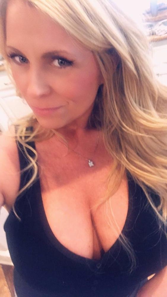 12P I'm a Black Cock Slut GILF, who loves gangbangs and bbc