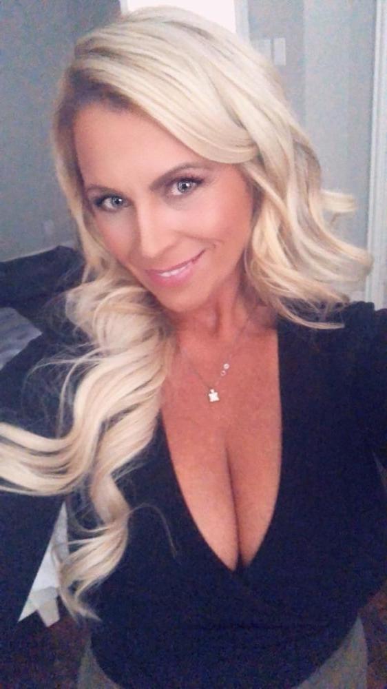 12P I'm a Black Cock Slut GILF, who loves gangbangs and bbc